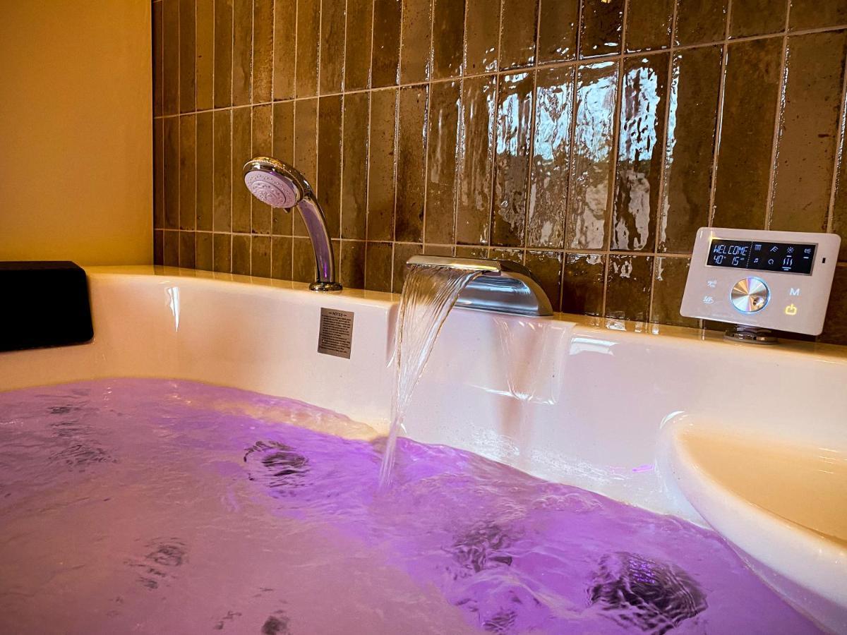Brech Love Room Suite Bali - Auray En Bretagne מראה חיצוני תמונה
