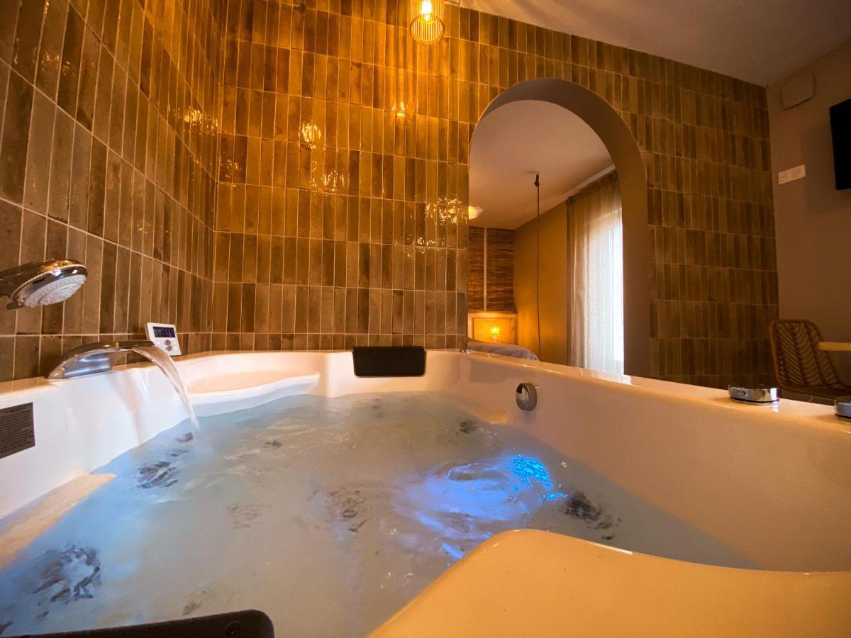 Brech Love Room Suite Bali - Auray En Bretagne מראה חיצוני תמונה