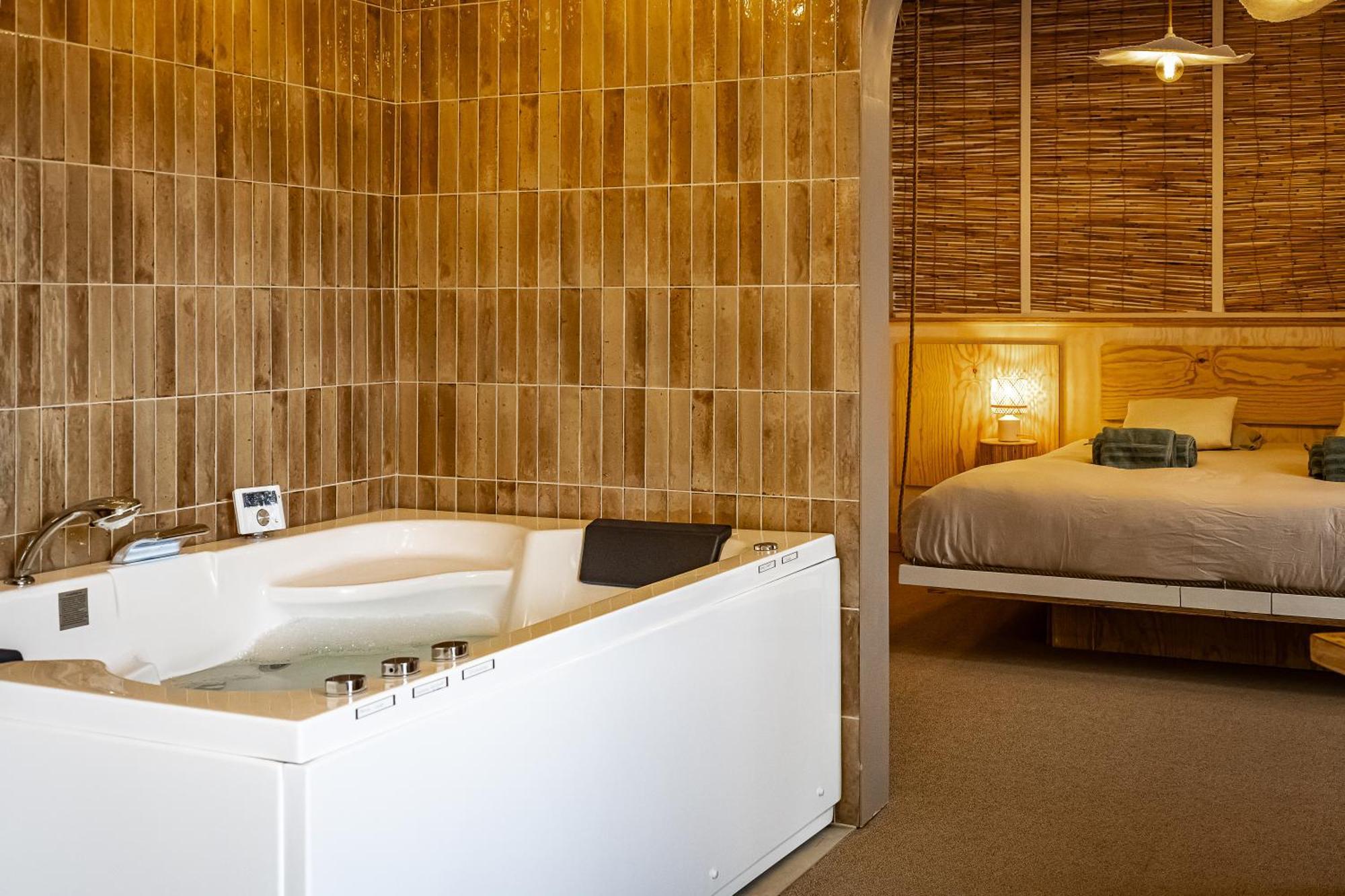 Brech Love Room Suite Bali - Auray En Bretagne מראה חיצוני תמונה